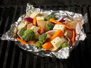 Veg Campfire Hobo Packets Hobo Packets, Vegan Camping Food, Grilled Carrots, Best Camping Meals, Steak Side Dishes, High Fiber Foods, Camping Adventure, On The Grill, Heart Healthy Recipes