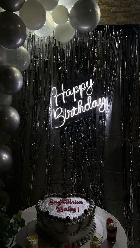 Bday Inspo Aesthetic, Disco Blackout, 20th Birthday Themes For Her, Disco Party Aesthetic, 21st Birthday Party Themes, 17. Geburtstag, Birthday Decorations At Home, 17th Birthday Ideas, Birthday Party Background