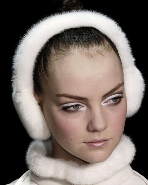 🫀 on Instagram: “In conclusion, white eyeshadow is a must ❄️ Anteprima FW 2006” Snow Makeup, Messy Blonde Hair, Bunny Makeup, Talk Less, Millenial Pink, Angel Makeup, White Eyeshadow, Winter Princess, Retro Looks