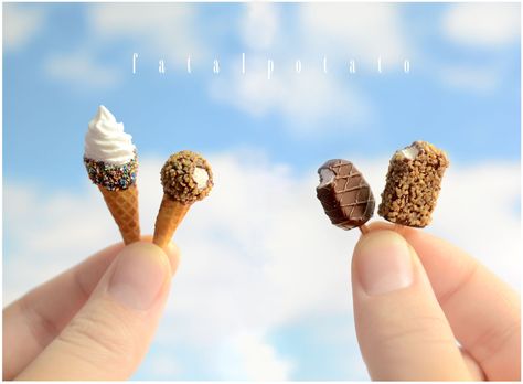 Clay Ice Cream, Fimo Kawaii, Miniature Ice Cream, Miniature Food Tutorials, Crea Fimo, Food Tutorials, Food Sculpture, Fimo Polymer Clay, Tanah Liat