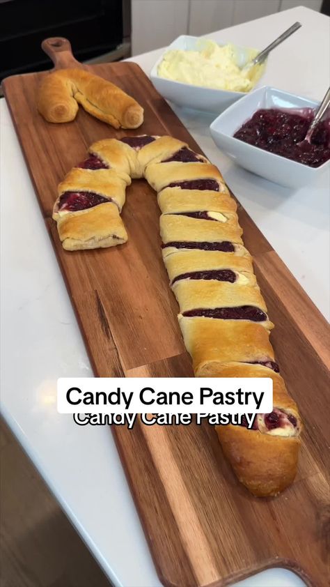 Candy Cane Pastry, Candy Cane Dessert, Pillsbury Crescent Rolls, Easy Puff Pastry Recipe, Raspberry Pie Filling, Puff Dessert, Fun Holiday Treats, Pillsbury Crescent, Easy Holiday Treats