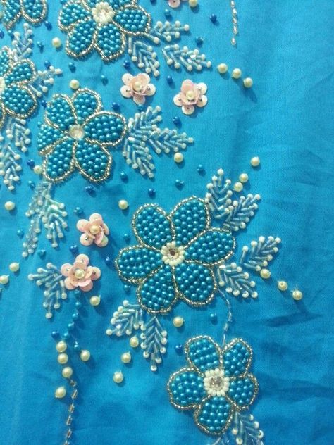 Embroidery Designs With Beads, Bordados Tambour, Gold Work Embroidery, Motifs Perler, Beadwork Embroidery, Bead Embroidery Tutorial, Hand Embroidery Patterns Flowers, Hand Embroidery Videos, Fashion Embroidery