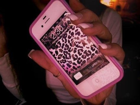 pink iphoneee Classy And Fab, Mina Ashido, Things To Ask Siri, Ipad Games, 2000s Nostalgia, Trashy Y2k, Y2k Nails, Iphone Games, Game System