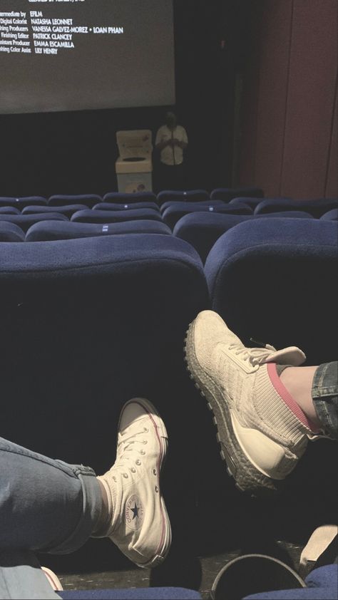 Movie Date Aesthetic Couple, Couple Theatre Date Aesthetic, Movie Date Photo Ideas, Fake Date Story Instagram, Movie Date Aesthetic Cinema, Couple Cinema Date Aesthetic, Movie Date Pictures Couple, Cinema With Boyfriend, Cinema Photoshoot Ideas