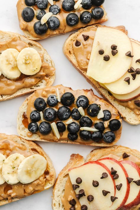 Peanut Butter Lunch Ideas, Fruit Toast Ideas, Unique Toast Ideas, Sandwich With Peanut Butter, Peanut Butter Toast Ideas, Peanut Butter Sandwich Ideas, Peanut Butter Breakfast Ideas, Peanut Butter Board, Peanut Butter On Toast