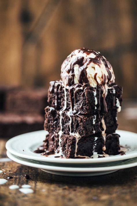 Extra Fudgy Coconut Oil Brownies with Ice Cream and Hot Fudge Brownies With Ice Cream, Coconut Oil Brownies, Oil Brownies, Brownie Ice Cream, Best Food Ever, Think Food, Hot Fudge, Vegetarian Chocolate, Brownie Recipes