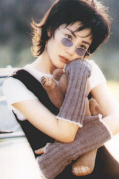 Faye Wong looking SPECtacular! Faye Wong, 일본 패션, Photographie Portrait Inspiration, Mia 3, Poses References, Pose Reference Photo, Grunge Hair, Mode Vintage, Visual Kei