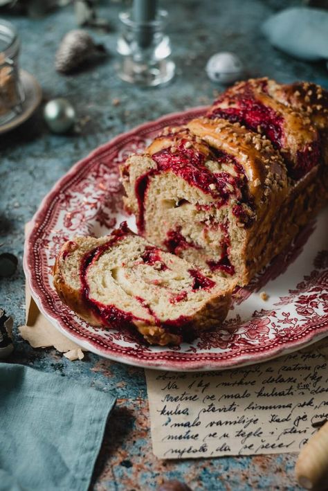 Raspberry Brioche Babka Recipe - Food and Mood Raspberry Babka, Raspberry Brioche, Babka Cake, Food And Mood, Raspberry Bread, Babka Recipe, Pretty Dessert, Winter Morning, The Bucket List