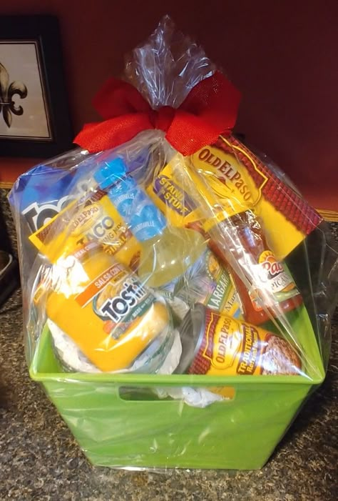 Taco Tuesday Gift Basket Pool Gift Basket Ideas, Pool Gift Basket, Mimosa Gift Basket, Hommade Gifts, Raffle Gift Basket Ideas, Auction Gift Basket Ideas, Fundraiser Baskets, Taco Gifts, Raffle Basket