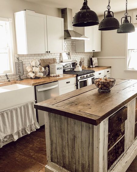 Rustic Kitchen Island Ideas, Country Kitchen Island, Country Chic Kitchen, Rustic Kitchen Island, White Kitchen Island, Farmhouse Kitchen Island, Wood Kitchen Island, Kitchen Island Decor, Large Kitchen Island