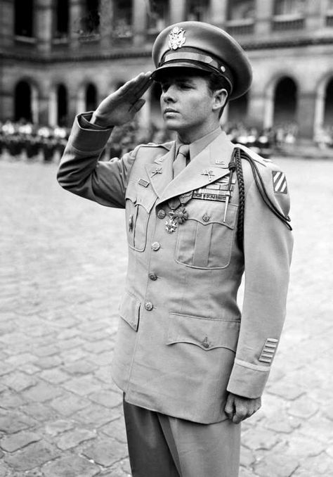 Here is Another Person From History You May Not Know. This is the Amazing Audie Murphy. - Imgur United States Army Uniform, Famous Veterans, Audie Murphy, American Military History, Real Cowboys, American Soldier, National Heroes, Medal Of Honor, Military Heroes