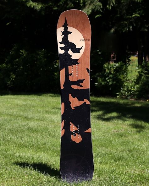 Snowboarding Painting Easy, Painted Snowboard Diy, Snowboard Ideas Design, Painted Snowboard, Cool Snowboard Design, Shot Ski, Snowboard Art, Snowboard Design, Board Art