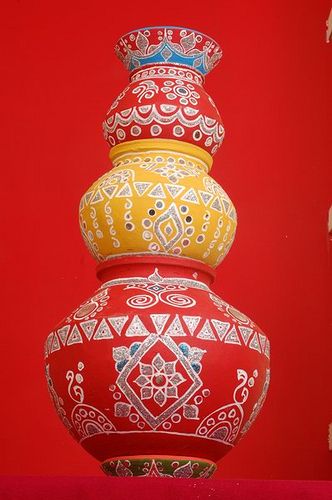 Indian decorated Matka | Flickr - Photo Sharing! Decorated Matki, Matka Design, Kalash Decoration, Thali Decoration Ideas, Thali Decoration, Pot Decor, Indian Theme, Pot Decoration, Pots Diy