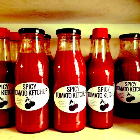 Spicy Ketchup Recipe, Tomato Chilli Sauce, Tomato Ketchup Recipe, Spicy Spaghetti, Homemade Preserves, Jam Maker, Spicy Ketchup, Ketchup Recipe, Yum Yum Sauce