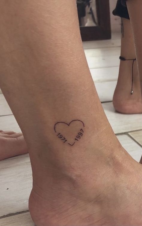 Tattoos Of Dates Births, Dainty Tattoos For Grandma, Parents Year Of Birth Tattoo, Female Family Tattoo Ideas, Grand Parent Tattoo, Tattoos For Past Grandparents, Family Member Passing Tattoo, Collar Bone Tattoo Color, Tattoo For Nana Passing