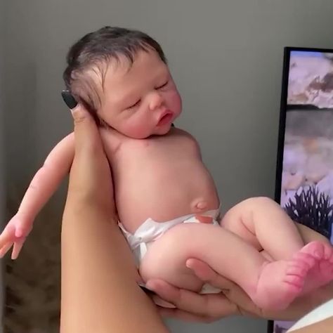 Do you want a realistic reborn doll that looks like a real baby?🔥Become one of the 20,000 collectors of Rsgdolls®! ✔️The most comprehensive guarantee ✔️the best price ✔�️the most professional guidance 💯Get FREE Birth Certificate💯Paypal's payment guarantee💯Award-winning brand appreciation⏰Buy Now🎁👉 https://www.rsgdolls.com/ Real Looking Baby Dolls, Fake Baby, Baby Hair Bands, Silicone Reborn Babies, Silicone Baby Dolls, Realistic Baby Dolls, Hair Gift, Newborn Baby Dolls, Clay Baby