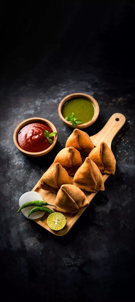 Samosa Images, Samosa Aesthetic, Food Background Wallpapers, Food Snap, Food Photography Tutorial, Food Background, Gentleman Quotes, Food Advertising, Food Backgrounds