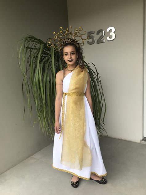 Greek Goodness Costume, Goddess Costume Diy, Face Painting Halloween Kids, Roman Empress, Greek Dress, Fiesta Halloween, Greek Costume, Painting Halloween, Diy Costumes Kids