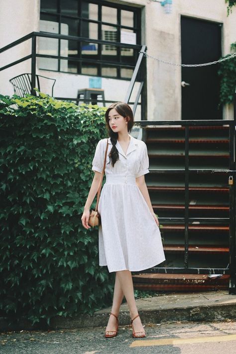 Vintage Poses, Sunmer Dresses, Couple Ootd, Korean Fashion Street Casual, Girl Drama, Fashion Dresses Formal, Korean Fashion Dress, Korean Fashion Trends, Fashion Attire