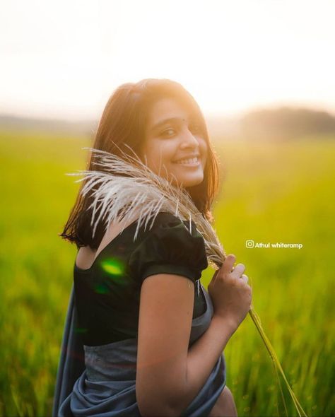 Agomoni Shoot, Kerala Girl, Village Photo, Outdoor Portrait Photography, Good Morning Sweetheart, Morning Sweetheart, Village Photos, Good Morning Sweetheart Quotes, Outdoor Portrait