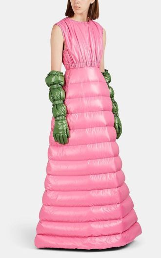 Moncler Pierpaolo Piccioli Down-Quilted Long Puffer Dress Puffer Dress, Puffer Outfit, Puffer Jacket Style, Pierpaolo Piccioli, Ladies Coat Design, Quilt Dress, Puff Puff, Long Puffer, Bag Ideas