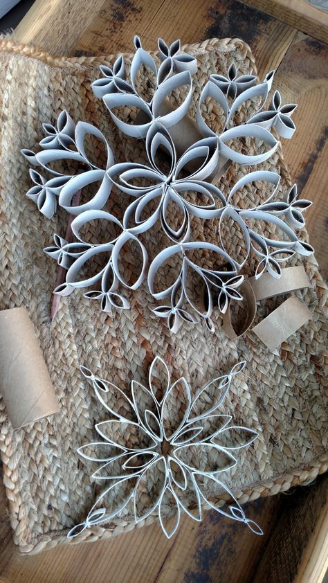 How to Make Cheap Snowflakes Out of Toilet Paper and Paper Towel Tubes - Cook'n with Mrs. G Toilet Paper Art, Toilet Paper Roll Art, Jul Diy, Toilet Roll Craft, Paper Towel Tubes, Rolled Paper Art, Snowflake Craft, Toilet Paper Crafts, Snowflake Shape