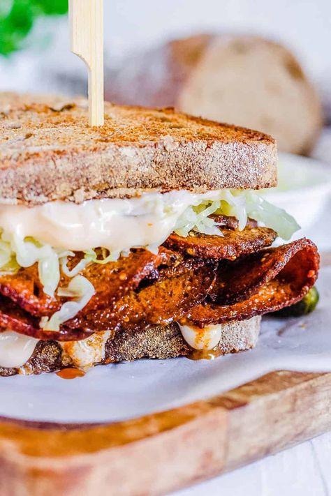 Vegan Pastrami Recipe, Tofu Pastrami, Vegan Pastrami, Deli Meat Sandwiches, Pastrami Recipe, Sandwich Club, Cooking Class Ideas, Homemade Seitan, Turnip Recipes