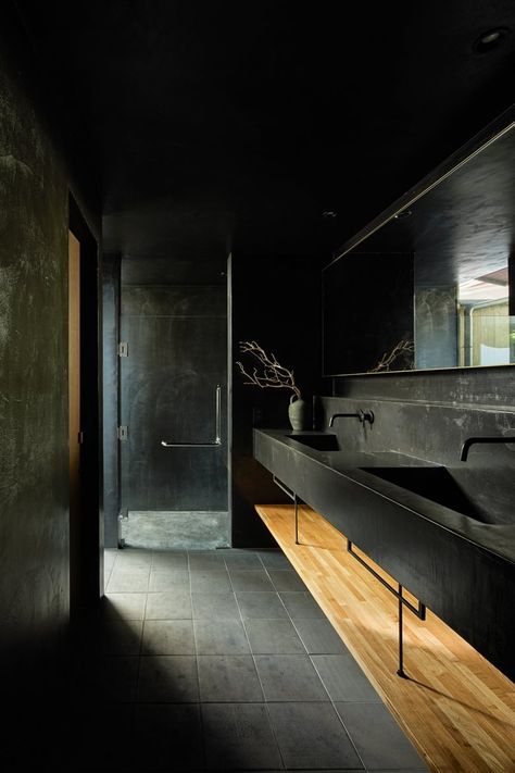 Maana Kamo - Picture gallery 21 Rich Bathroom Luxury, Black Bathrooms, Rich Bathroom, Kyoto Japan, House Built, Black Bathroom, House Inspo, Luxury Bathroom, Flat Design