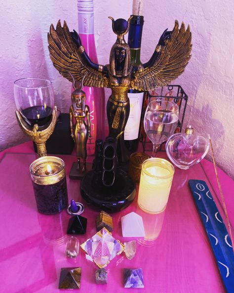 Diana Altar, Egyptian Altar, Ancient Egyptian Clothing, Hoodoo Conjure Rootwork, Goddess Altar, Witchcraft Candles, Honey Wine, Witchcraft Altar, Gemstones And Crystals