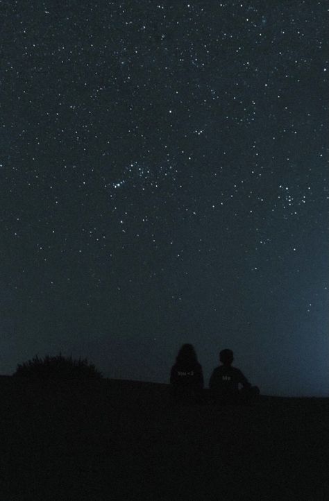 walk to the park and look at the stars Couples Looking At The Stars, Watching The Stars Together, Couple In Park At Night, Stargazing With Boyfriend, Date Night Under The Stars, In The Stars Aesthetic, Couple Looking At The Stars, Looking At The Stars Aesthetic, Stargazing Date Aesthetic