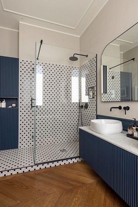 Blue Bathroom Modern, Blue Bathroom Ideas, Charming Bathroom, Bathroom Design Ideas, Bathroom Design Decor, Bathroom Inspiration Decor, Bathroom Design Luxury, House Bathroom, Milan Italy