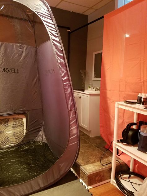 spray tan room:) Home Spray Tan Room, Spa Decor Ideas Estheticians, Spray Tan Prep, Spa Decor Ideas, Spray Tan At Home, Spray Tan Room, Fake Tan Lotion, Spray Tan Tips, Tanning Studio