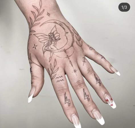 Vintage Aesthetic Tattoos, Timeless Tattoo, Nostalgic Aesthetic, Hand And Finger Tattoos, Aesthetic Tattoos, Pretty Hand Tattoos, Henna Tattoo Hand, Hand Tattoos For Women, Girly Tattoos