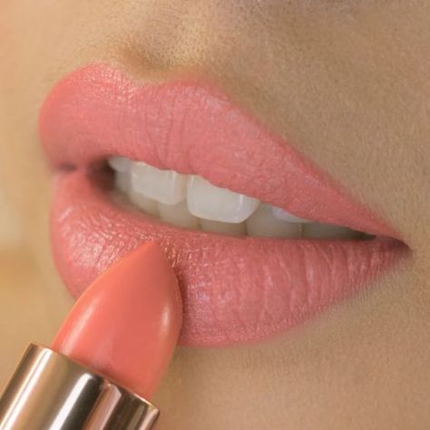 11 Captivating Peach Lipstick Shades For A Vibrant Look Peach Lipstick Makeup Look, Light Pink Lipstick Makeup, Peach Lipstick Makeup, Light Spring Lipstick, Best Peachy Pink Lipstick, Peach Lipstick Shades, Peach Pink Lipstick Shades, Peachy Lipstick, Light Peach Lipstick