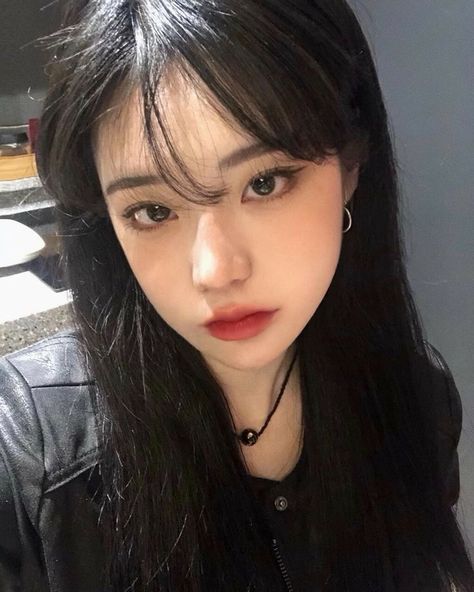 ପ save and follow ‧₊˚ Makeup Ulzzang, Medium Long Haircuts, Korean Face, Ulzzang Makeup, Ombré Hair, Cute Makeup Looks, Uzzlang Girl, Asian Makeup, Pretty Makeup