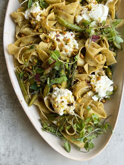 Asparagus Pesto Pasta with Burrata - Something Nutritious Pesto Pasta With Asparagus, Roasted Carrots With Feta, Asparagus Pesto Pasta, Carrots With Feta, Pasta With Burrata, Kale Avocado Salad, Pasta With Asparagus, Asparagus Pasta, Feta Dip