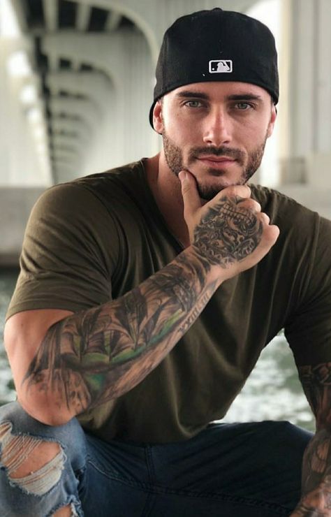 Hello handsome Man With Tattoos, Tatted Men, Handsome Men Quotes, Men Tattoos, Handsome Arab Men, Beard Tattoo, Inked Men, Beard Balm, Beard Oil