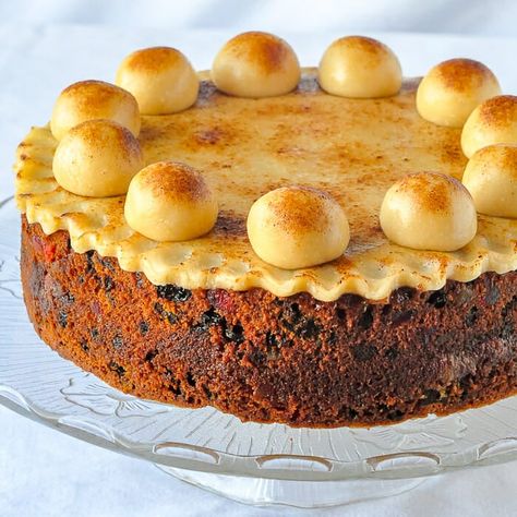 Simnel Cake. A British Easter tradition. A light fruitcake with a layer of marzipan baked into the centre, then topped with a traditional marzipan decoration. England Food, British Cake, Simnel Cake, Easter Cake Recipes, British Desserts, Traditional Easter, Rock Recipes, Fruitcake Recipes, Easter Cake