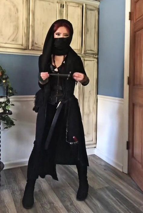 Grim Reaper Aesthetic Outfits, Black Renfaire Outfit, Black Pirate Aesthetic, All Black Pirate Outfit, Goth Renfaire Outfits, Pirates Of The Caribbean Outfits Women, Dark Ren Faire Outfit, Pirate Inspired Outfits Women, Witchy Ren Faire Costume