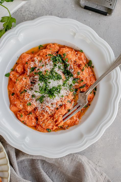 Dairy Free Vodka Sauce, Butter Beans Recipe, Vodka Sauce Recipe, Beans On Toast, Alla Vodka, Bean Pasta, Vodka Recipes, Vodka Sauce, Vegan Parmesan