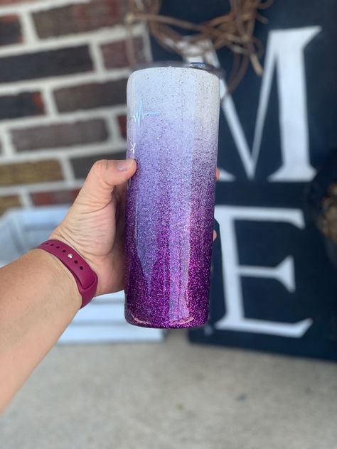 Tumbler Business, Resin Cups, Ombré Glitter, Cabin Weekend, Glitter Car, Glitter Yeti, Epoxy Projects, Epoxy Cups, Epoxy Crafts