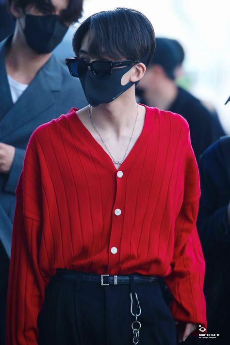 Airport Fits, Vernon Chwe, Seventeen Jeonghan, Yoon Jeonghan, Going Seventeen, Seventeen Album, Pledis 17, Home Outfit, Red Outfit