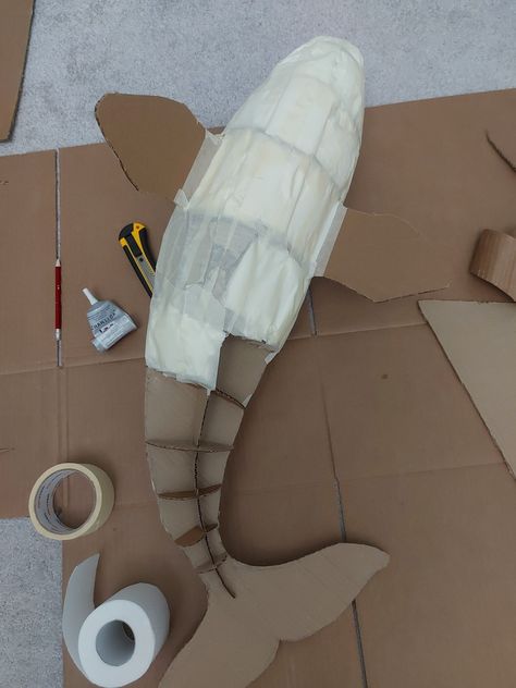 Paper Mache Shark Diy, Diy Cardboard Sea Creatures, Cute Paper Mache Ideas, Whale Shark Sculpture, Cardboard Stingray, Cardboard Turtle, Cardboard Sea Creatures, Cardboard Whale, Cardboard Sculpture Ideas