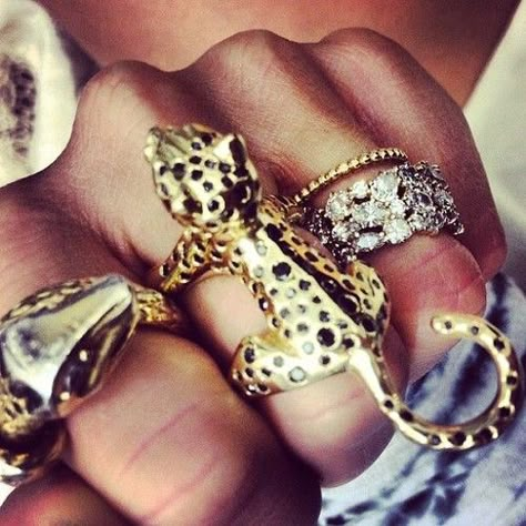 Dope Jewelry, Stacked Jewelry, Stockholm Fashion, Jewelry Lookbook, Golden Girl, Jewelry Inspo, Dream Jewelry, Pretty Jewellery, Bling Bling