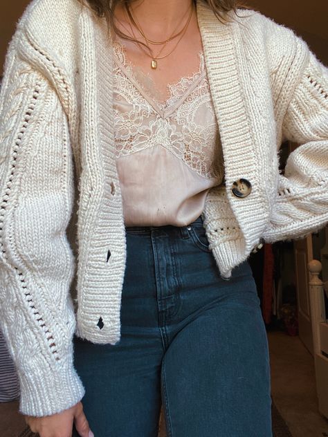 Chunky Cardigan Aesthetic, White Chunky Knit Cardigan, Short Knit Cardigan Outfit, White Chunky Cardigan, Cream Chunky Cardigan Outfit, Cropped Chunky Cardigan, White Cable Knit Cardigan Outfit, White Crop Cardigan Outfit, White Button Up Sweater Outfit