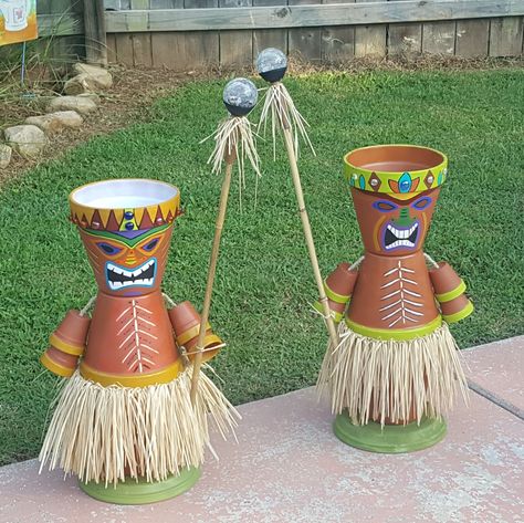 My Tiki boys Clay Pot Projects, Flower Pot People, Fest Temaer, Clay Pot People, Tiki Decor, Luau Theme Party, Flower Pot Art, Terra Cotta Pot Crafts, Fiesta Tropical