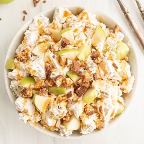 Apple Snickers Salad Snicker Salad Recipe, Shrimp Side Dish, Taffy Apple Salad, Creme Recipe, Ranch Crackers, Snicker Apple Salad, Snickers Salad, Taffy Apple, Spicy Ranch