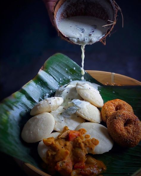 Kerala Food Photography, Counter Signage, Tamil Nadu Food, Rice And Curry, Tamil Culture, Fb Pic, Marathi Culture, Appetizer Board, Sri Lankan Food