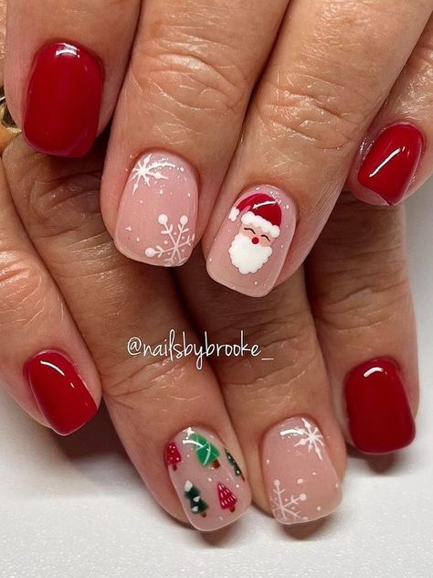 Christmas Nails French Tip Reindeer, Acrylic Christmas Nails Winter Short, Christmas Nails 2023 Trends Gel Short, Cute Christmas Nail Designs For Short Nails, Simple Gel Nail Designs Short Christmas, Christmas Nail Short Nails, Short Nails Christmas Ideas, Christmas Nail Designs Holiday Nail Art, Christmas Nails Natural Nail Short