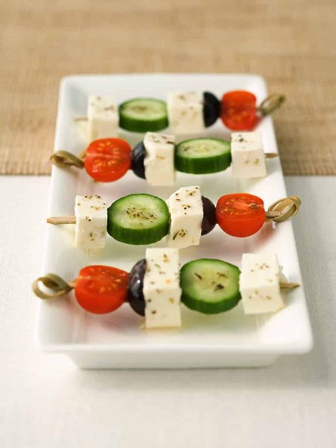 Simplicity is the key to happiness. What’s easier than a kabob? Président Feta Chunk paired with fresh cucumbers, tomatoes and olives is the appetizer of the summer. Keep it cold or try it grilled at your next BBQ. #Feta #Skewers #Veggies #Summer #SummerRecipes #PrésidentCheese #lifewellpaired Bbq Snacks, Cheese Recipes Appetizers, Feta Cheese Recipes, Skewer Appetizers, Cheese Appetizers, Party Food Appetizers, Food Platters, Food Presentation, Greek Recipes